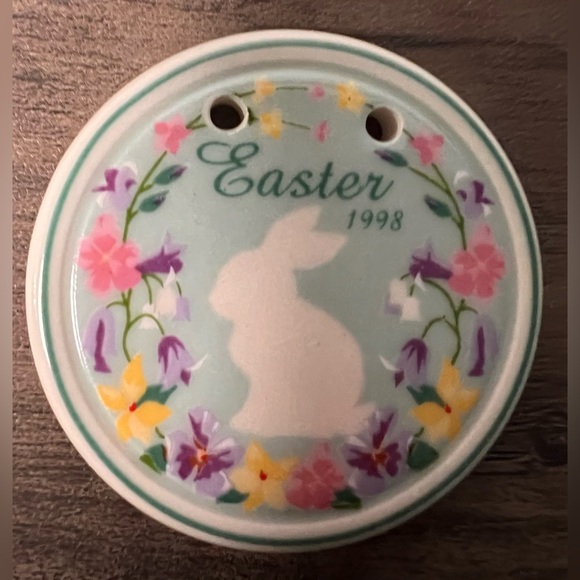 Longaberger 1998 Easter Bunny Tie-on accessory for your Spring Basket - Picture 3 of 6